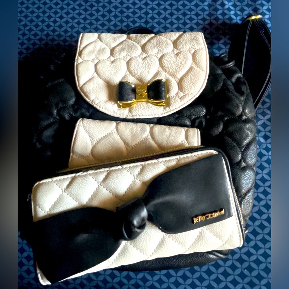 *SALE*Betsey Johnson purse pack and wallet set